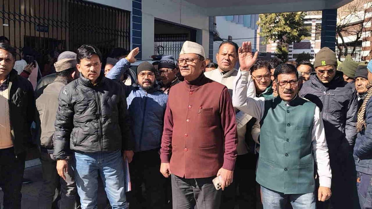 Nanda Rajrajjat Chamoli People from badi jaat organizing committee staged a protest at Collectorate