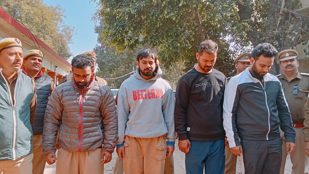 Mirzapur police arrested Four accused in case of converting religion of girls who came to  gym