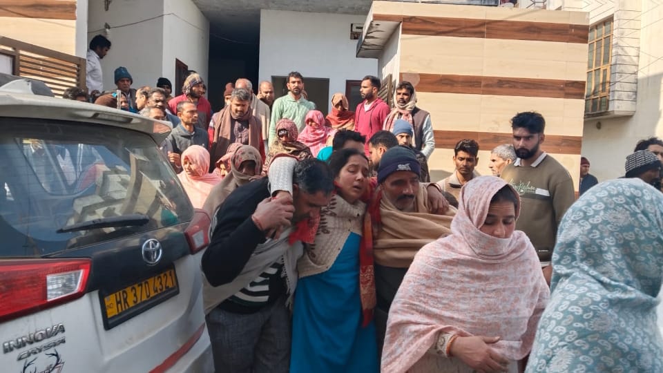 Saharanpur Murder Case Sangrah Amin fired 16 bullets into bodies of mother wife two sons reveal in post-mortem
