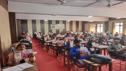 SP Rural informed the students about ways to protect themselves from cyber fraud in Budaun