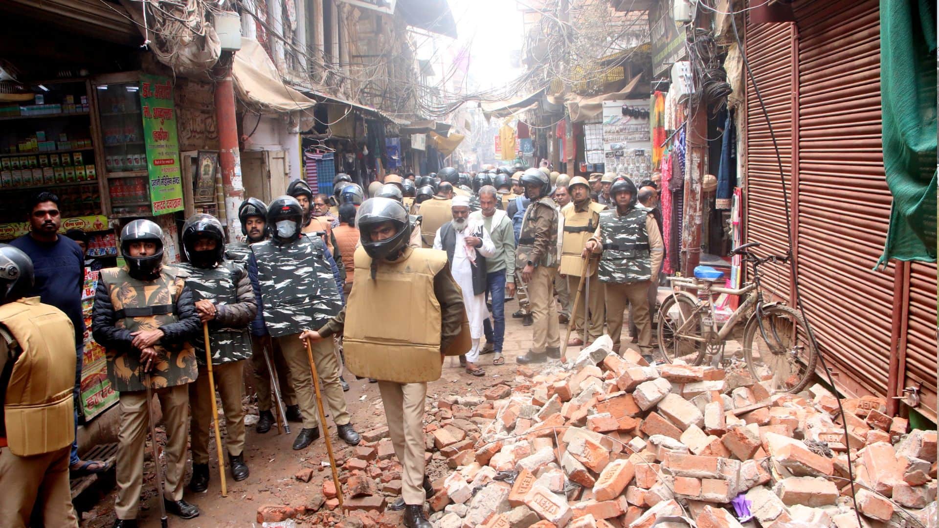 Dal Mandi 200 laborers engaged in demolishing 25 buildings administration an announcement