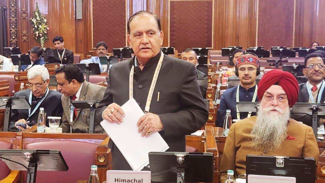 विधानसभा अध्यक्ष कुलदीप सिंह पठानिया संबोधित करते हुए।