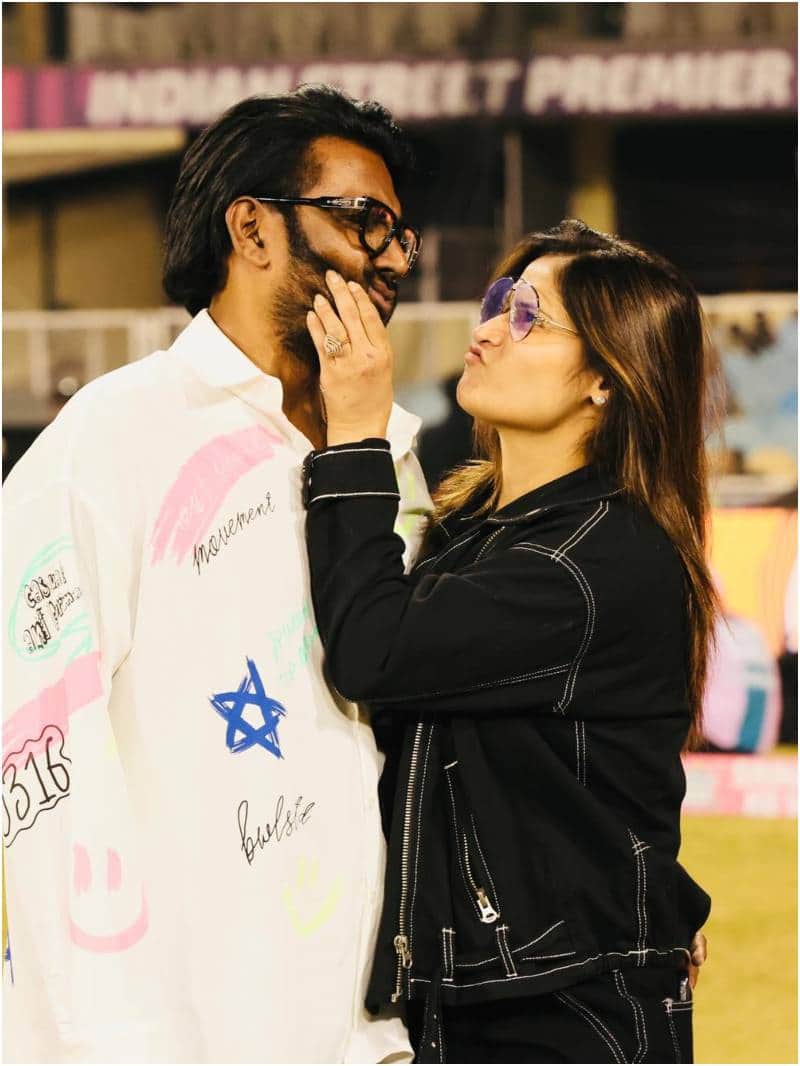 आरती सिंह-दीपक चौहान