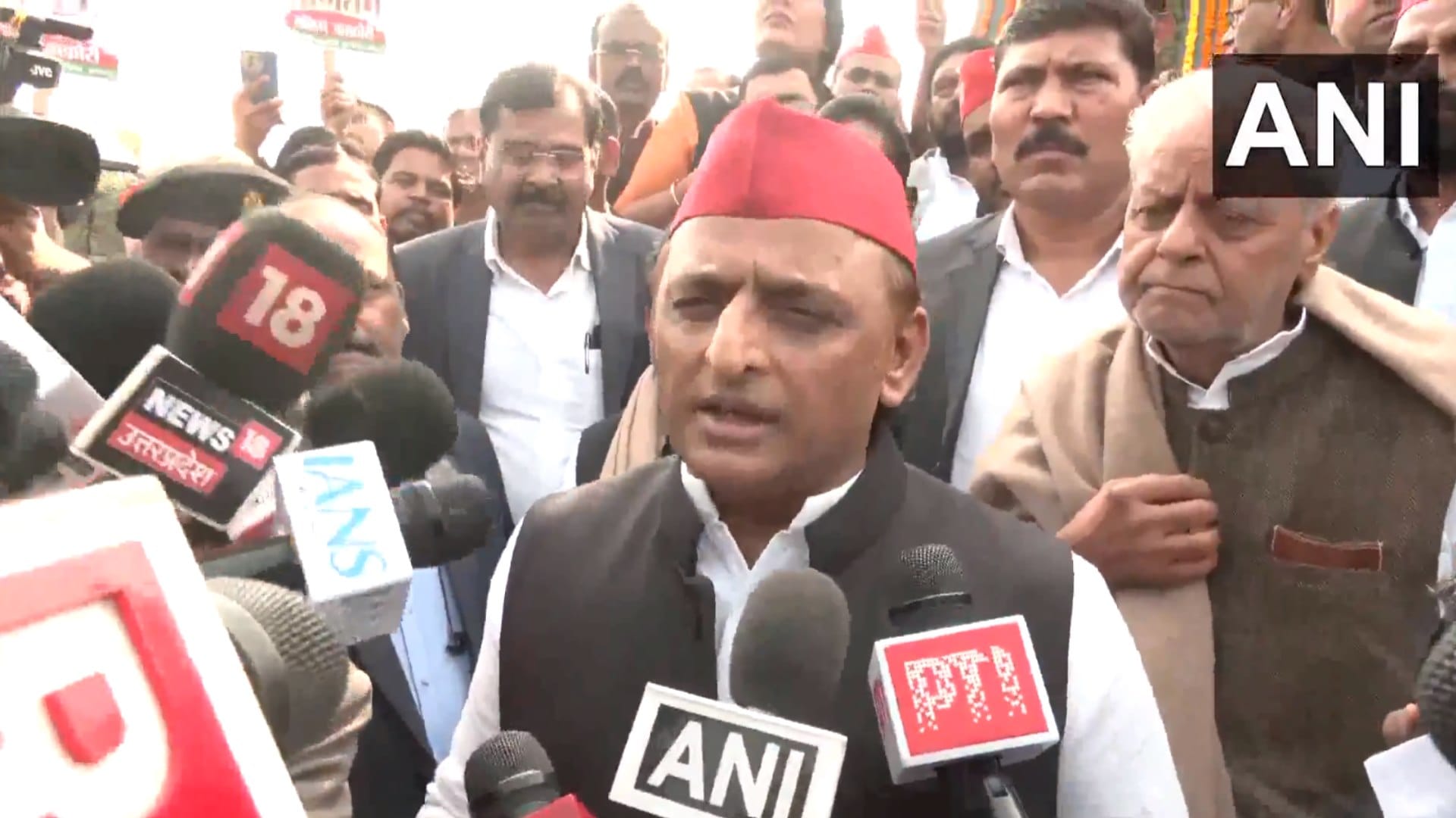 UP: "BJP is doing injustice... Shankaracharya should be given full respect..." Akhilesh Yadav said
