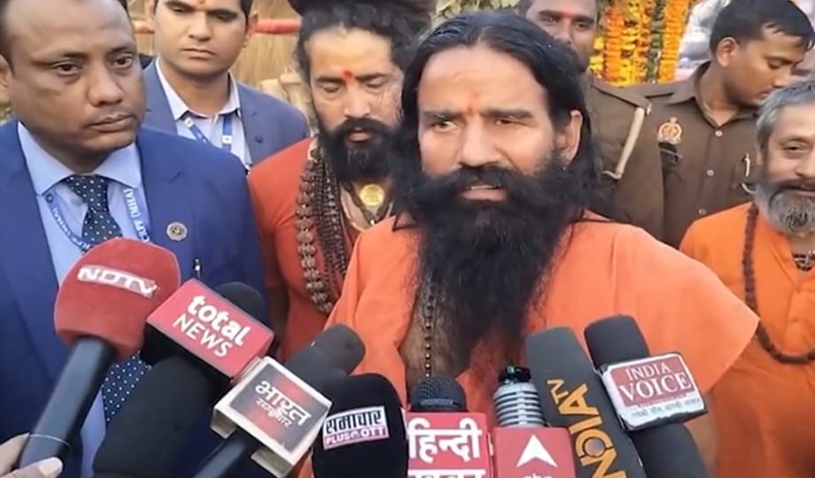 Magh Mela: Baba Ramdev reached Magh Mela, took a dip in Sangam, remained silent on Shankaracharya's question.