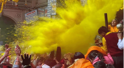 Holi Begins in Vrindavan: 40-Day Festival Starts at Banke Bihari Temple with Gulal Showers on Devotees