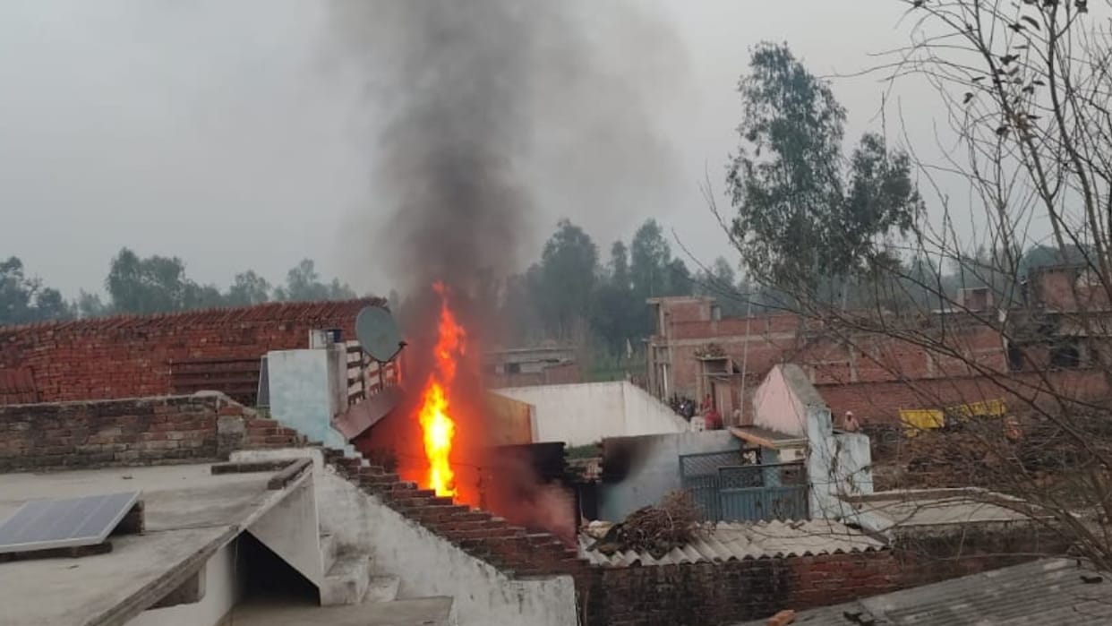 car parked in the courtyard of the house caught fire in Bareilly