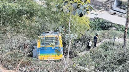himachal: parked bus full of passengers suddenly started moving without a driver, fell into a gorge, and screa