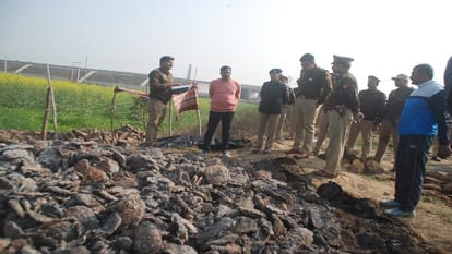 Baghpat: After murdering a girl, she poured petrol in a pot and burnt her body, earrings were found in the ash