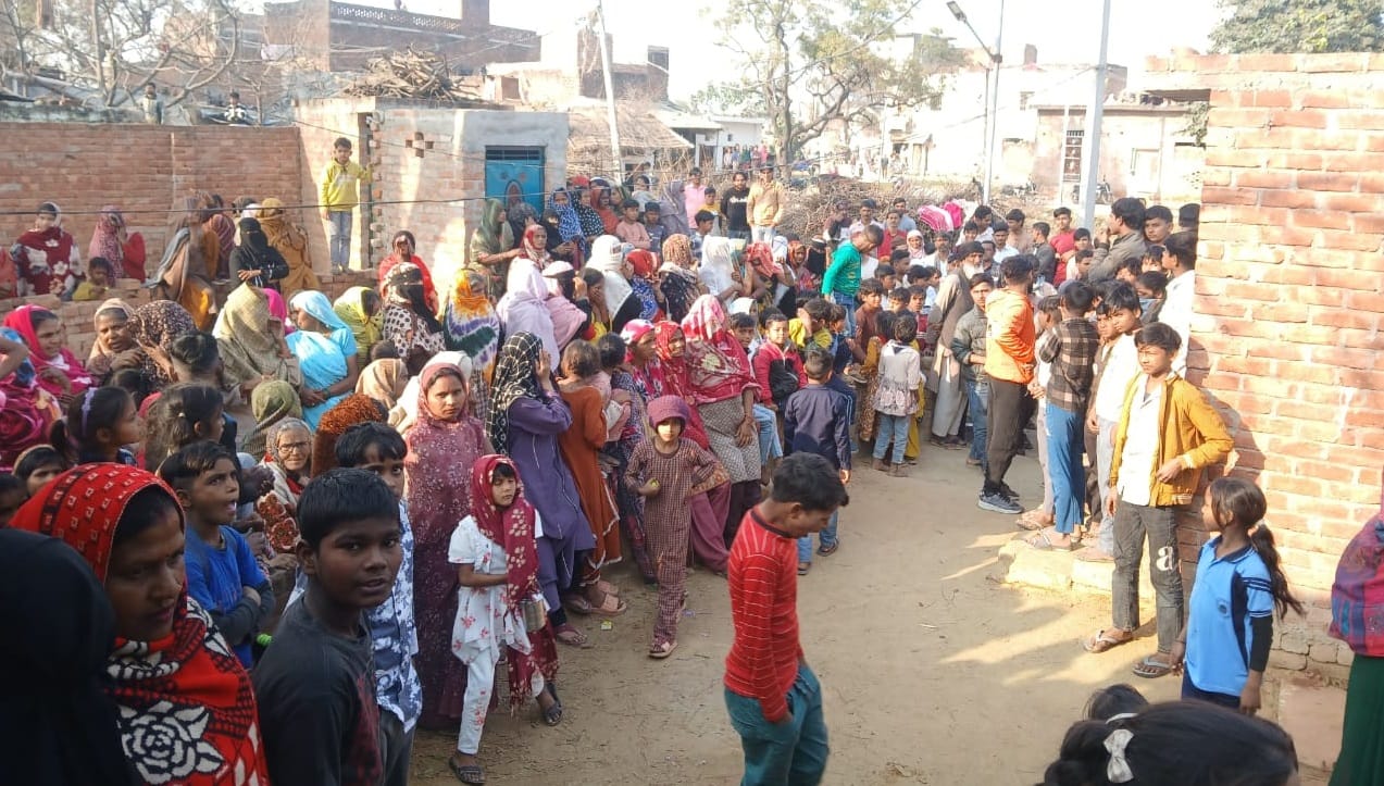 Farrukhabad Wake up now Anita children have arrived Sanchalal kept lamenting holding his wifes body in his lap