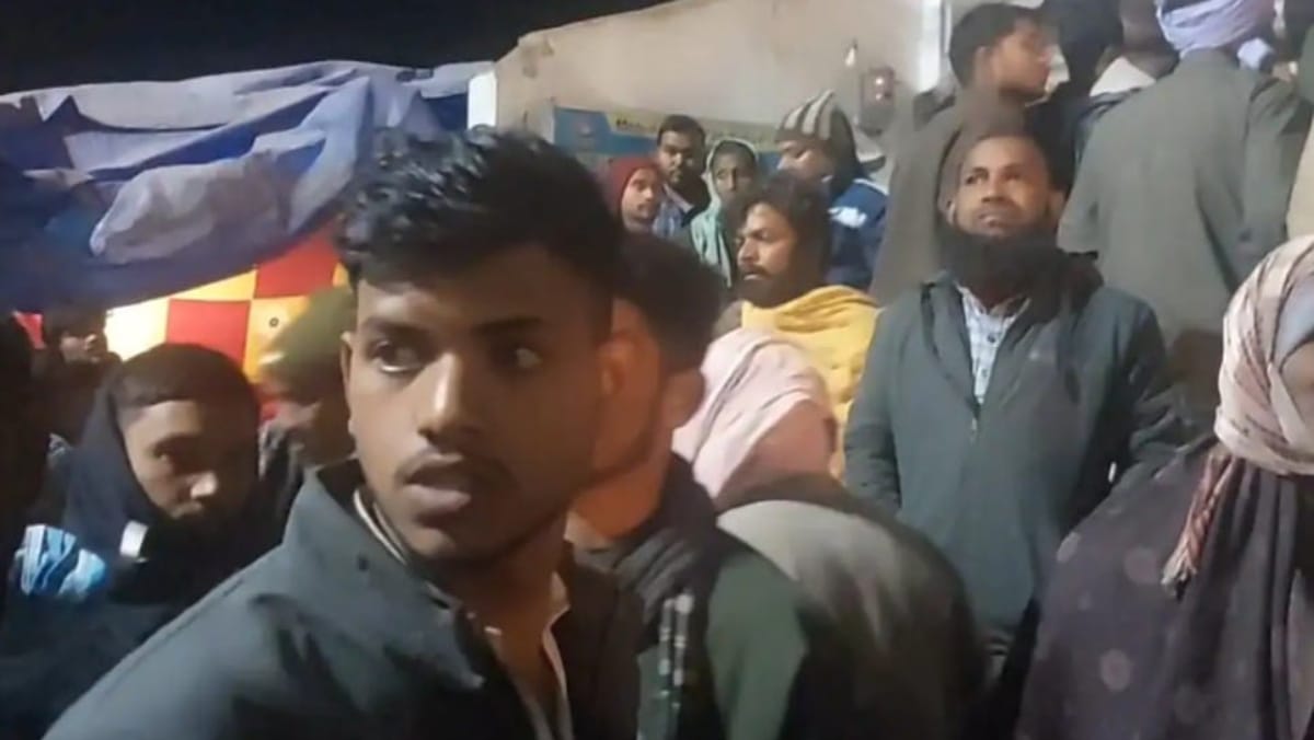 मौके पर मौजूद लोग