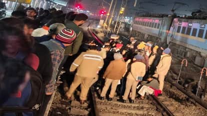 Moradabad: Student falls from Rapti-Ganga Express; train doesn't stop even after chain pulling