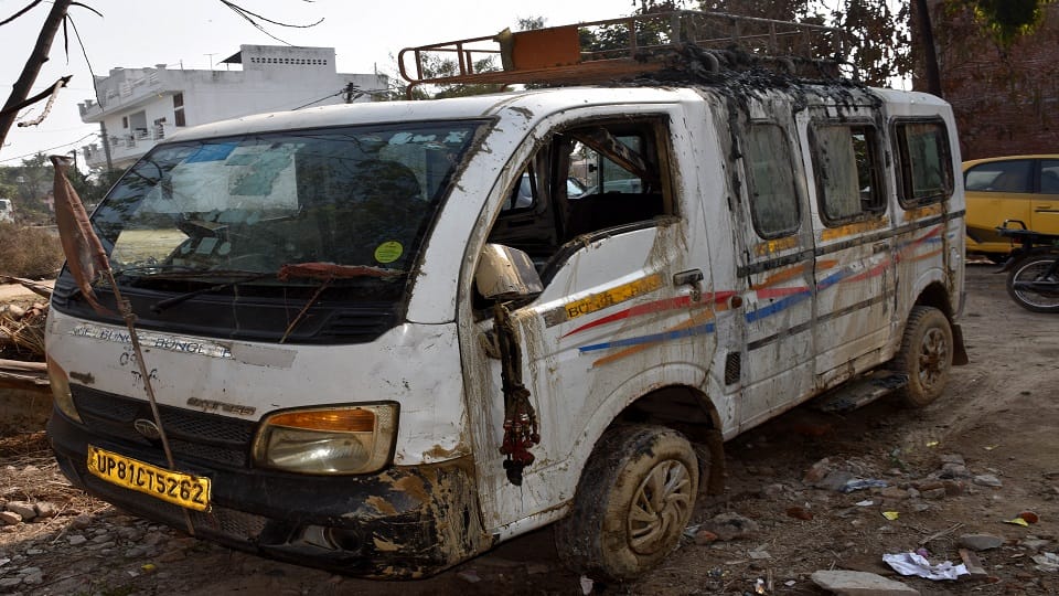 Aligarh Kendriya Vidyalaya school van overturns in drain