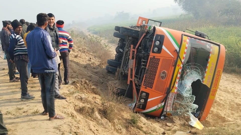 Roadways Bus Falls Into Ditch Near Bever While Avoiding Car three Injured