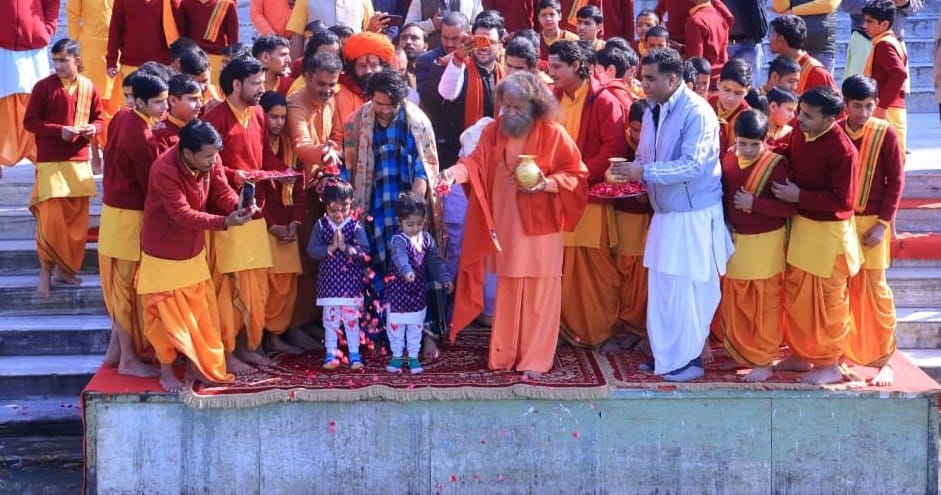 Rishikesh: Dhirendra Shastri arrived at Parmarth Niketan and extended invitation for mass wedding for girls