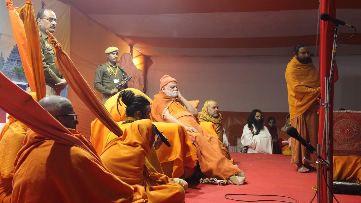 UP: Shankaracharya Nischalanand said – beating up saints and holding the hair of brahmacharis is wrong