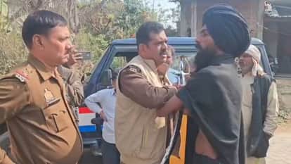 scuffle broke out between Mahant and station chief in Amethi over land dispute video has surfaced