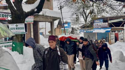 Indian Army Conducts Timely Medical Evacuation Amid Heavy Snowfall in Vilgam