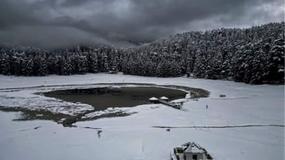 Heavy Snowfall in Himachal Today: 5 National Highways and Many Roads Closed, Power Outages