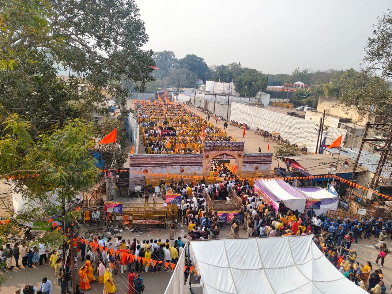 भोजशाला परिसर में नमाज और पूजा दोनों हुईं।