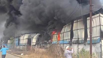 MP News: A massive fire breaks out at a pipe factory in Chhindwara's Imlikheda industrial area.