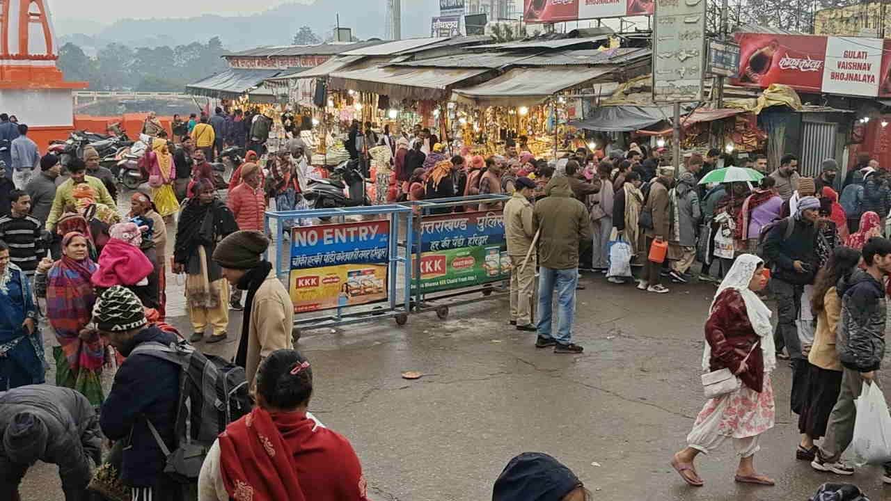 Vasant Panchami devotees arrived at Har Ki Pauri and other ghats in Haridwar to take a dip in Ganges River