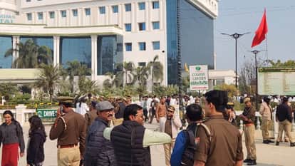 warden beat MBBS student with rod after he complained about poor condition of hostel and bad food In Barabanki