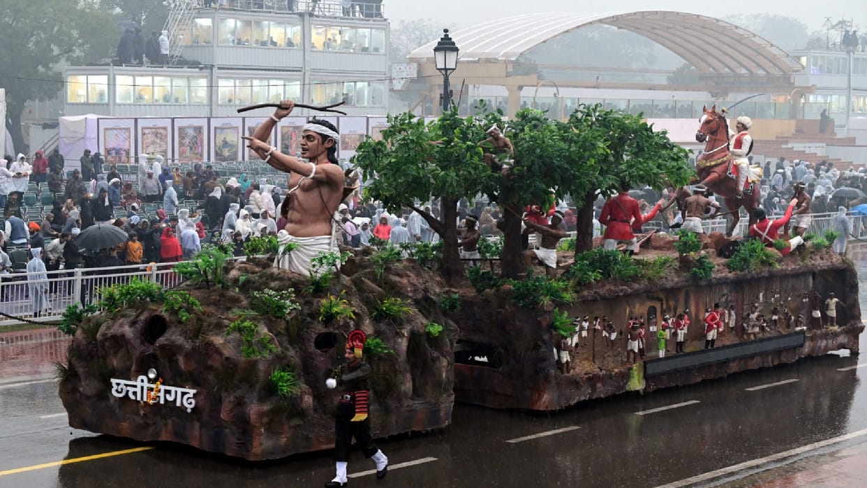 Chhattisgarh tableau adorned path of duty live glimpse of tribal culture was seen in the full dress rehearsal