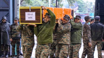 Army pays tributes to 10 soldiers killed in road accident in Jammu