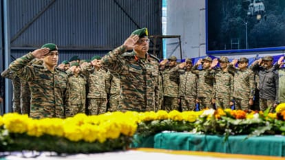 Army pays tributes to 10 soldiers killed in road accident in Jammu