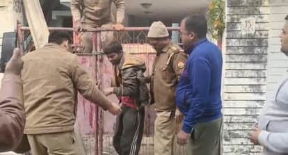 Kanpur thief broke into locked house and upon seeing police he threatened If you come inside I ll shoot you