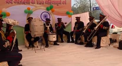 Kanpur 150th anniversary of Vande Mataram RPF band gave a patriotic performance at Central Station