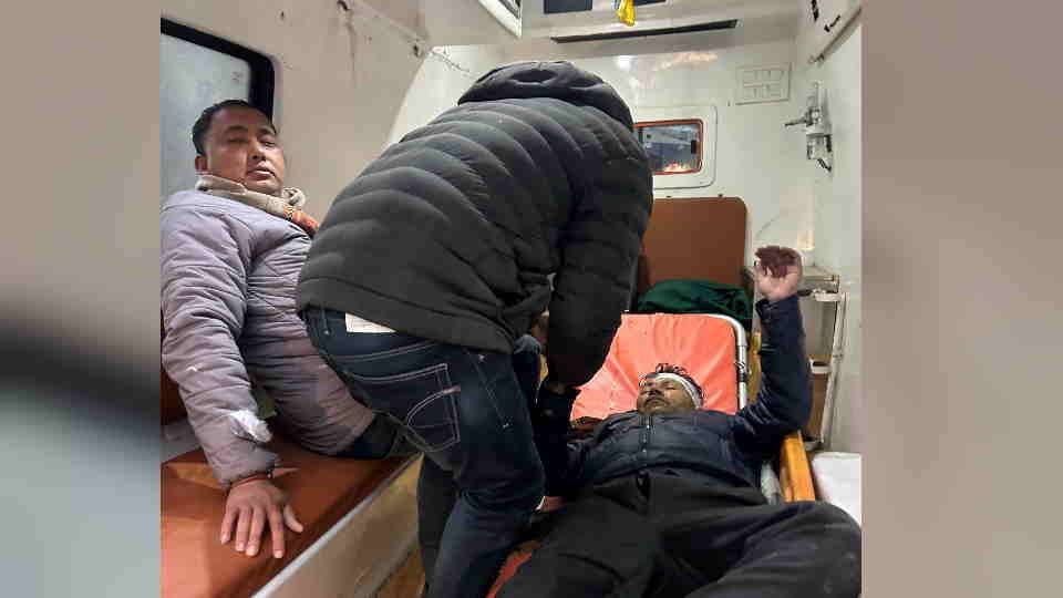 Chamoli Accident vehicle fell into gorge in Laguna one died and four were injured