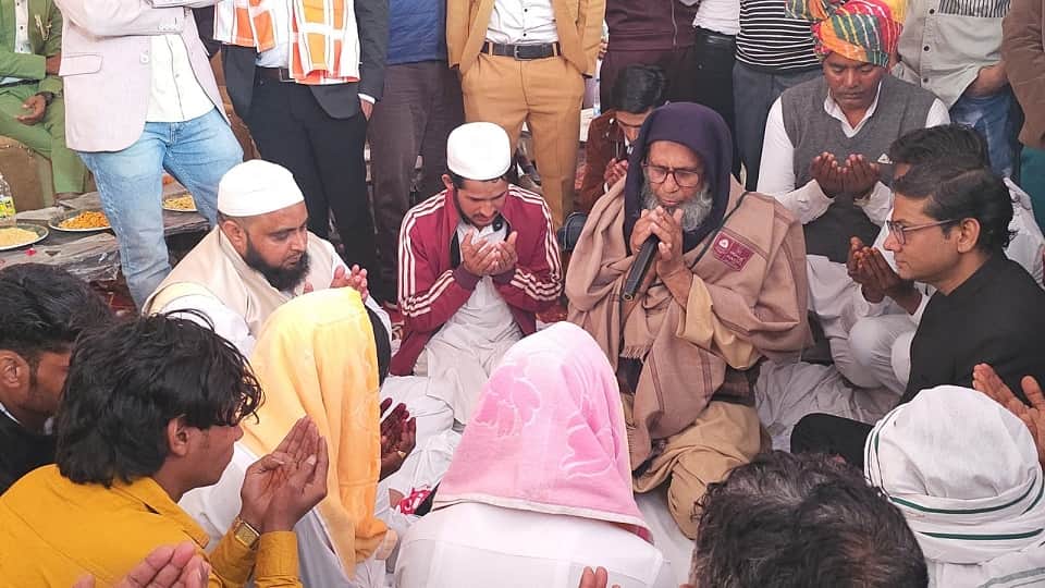 mass marriage ceremony at Pingawan presented example of Hindu-Muslim brotherhood