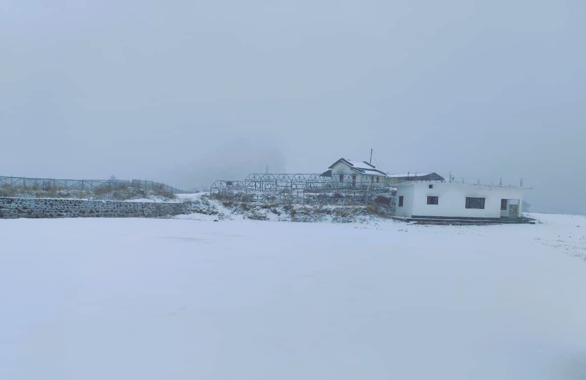Uttarakhand Weather Mussoorie and Dhanaulti first snowfall Beautiful Photos Make Plan For Trip