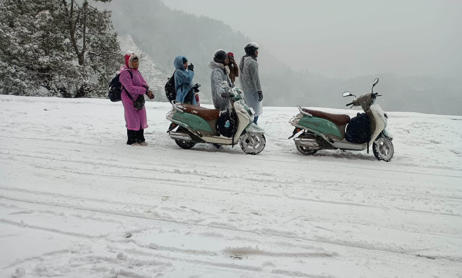 Uttarakhand Weather Mussoorie and Dhanaulti first snowfall Beautiful Photos Make Plan For Trip