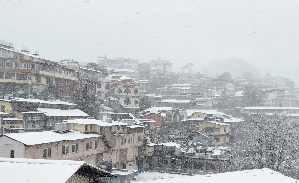 Uttarakhand Weather Mussoorie and Dhanaulti first snowfall Beautiful Photos Make Plan For Trip