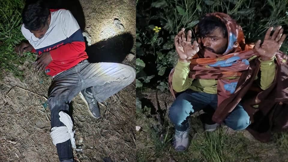 पकड़े गए दोनों बदमाश।