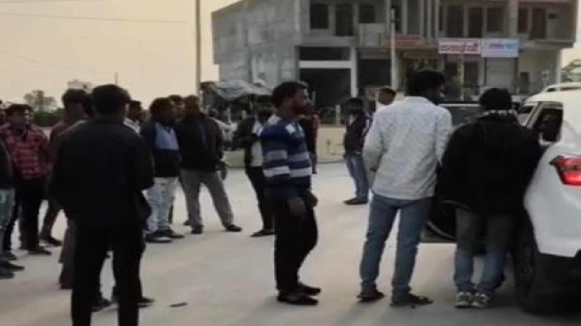 सड़क पर हुआ विवाद हिंसक झगड़े में बदला, एक युवक की मौत