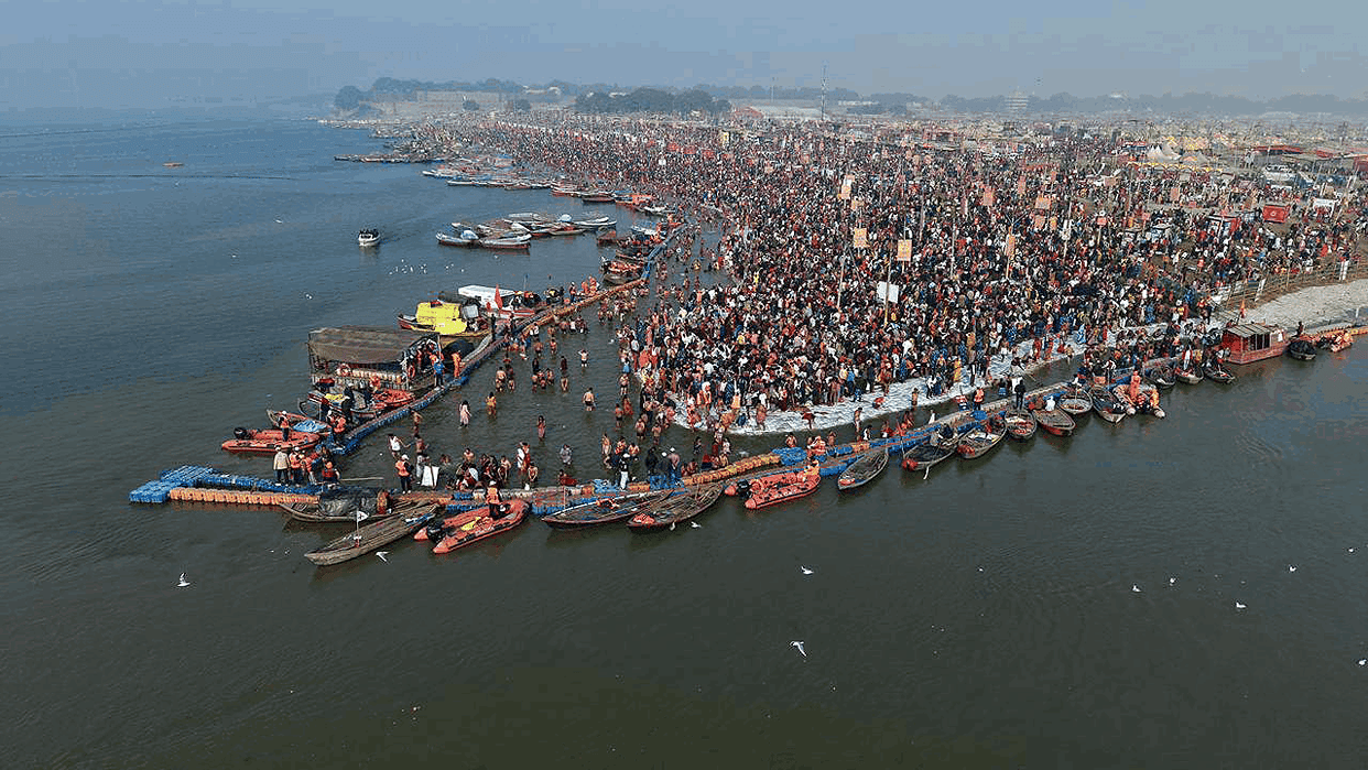 Prayagraj Magh Mela snan 2026 Live massive crowd of devotees gathered at Sangam occasion of Vasant Panchami