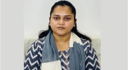 Pahalgam Victim’s Widow Aishanya Dwivedi Shares Her Pain at Agra Hindu Sammelan