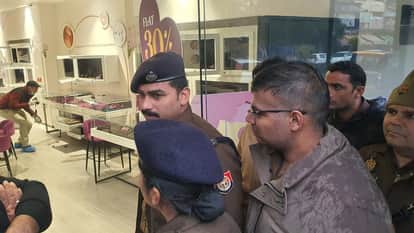 UP: Theft worth crores in Tata's diamond showroom in Saharanpur, miscreants entered through the roof