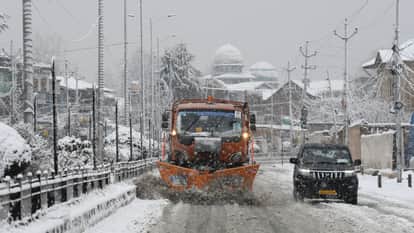Fresh snowfall in Jammu's higher reaches flight operations disrupted Srinagar
