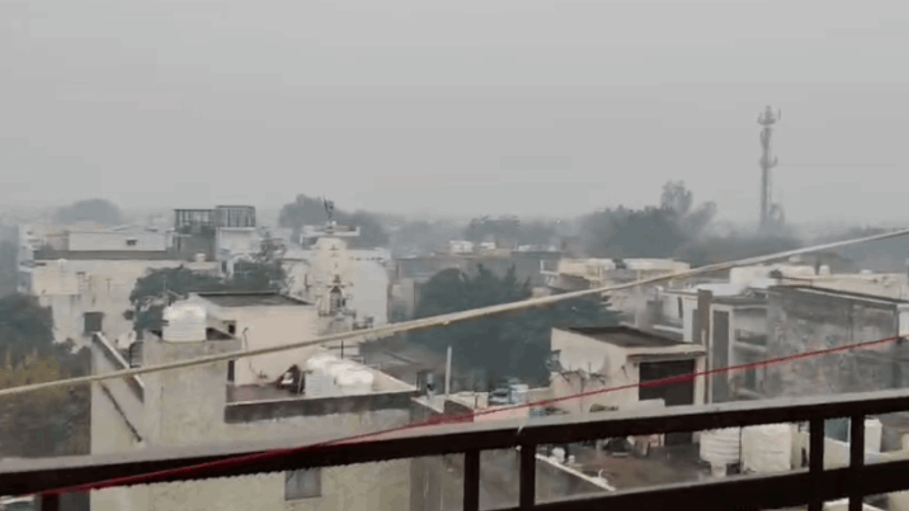 delhi ncr weather update today rain in many areas noida ghaziabad gurugram traffic jam photos