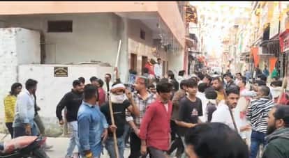 Ujjain Tarana Clash: Miscreants Pelt Stones and Set a Bus on Fire MP News in Hindi