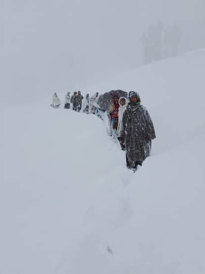 Udhampur Police Successfully Rescue 12 Persons Stranded Due to Heavy Snowfall in Upper Ridges