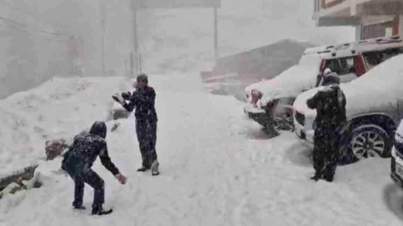 Uttarakhand Snowfall Update Today: Mountains Covered with Snow from Chakrata to Mukhba Kedarnath Photos Video