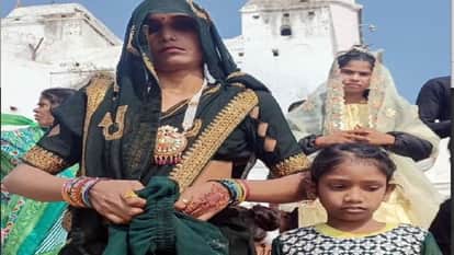 Mother jumps into Yamuna to save her drowning daughter