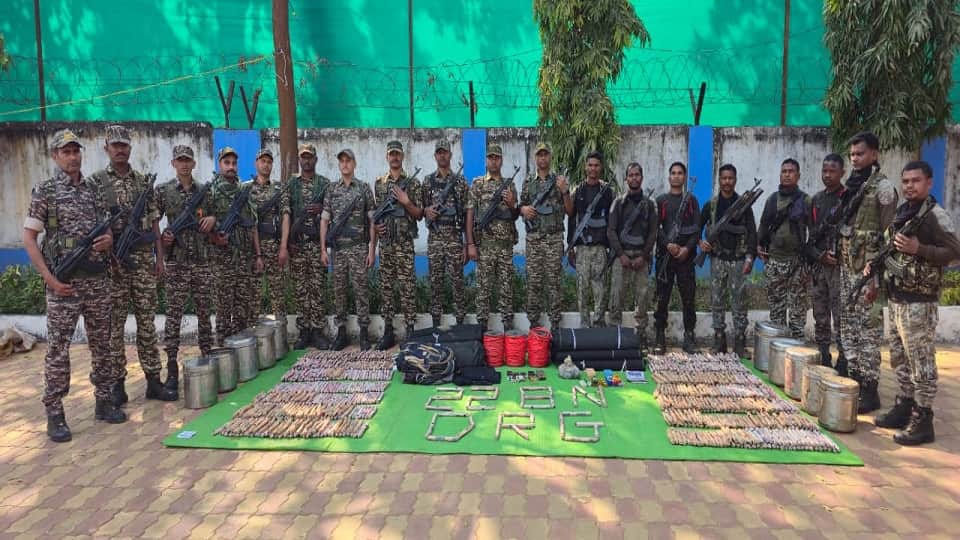 16 प्रेशर IED और माओवादी सामग्री बरामद