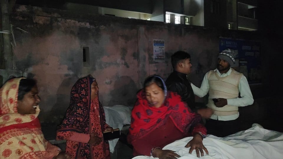 Unnao: Three people died in road accident; family mourns